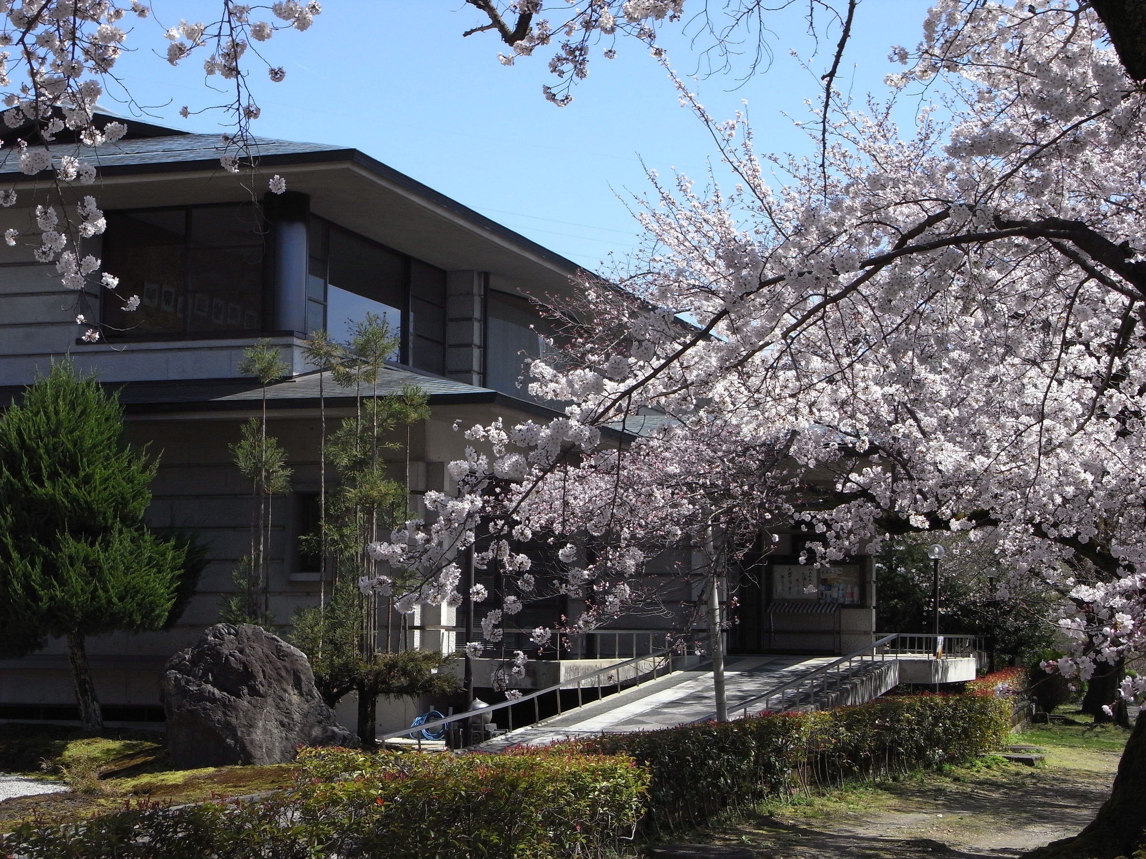 �ꓕ�������فu���q�@�v�O��